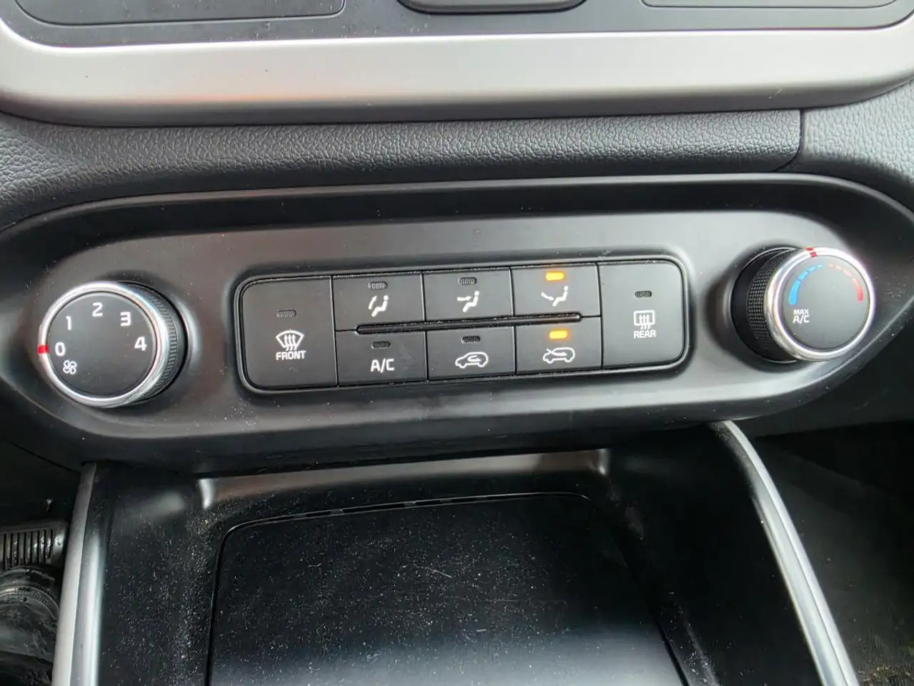 Kia Rondo снимка Kia Rondo