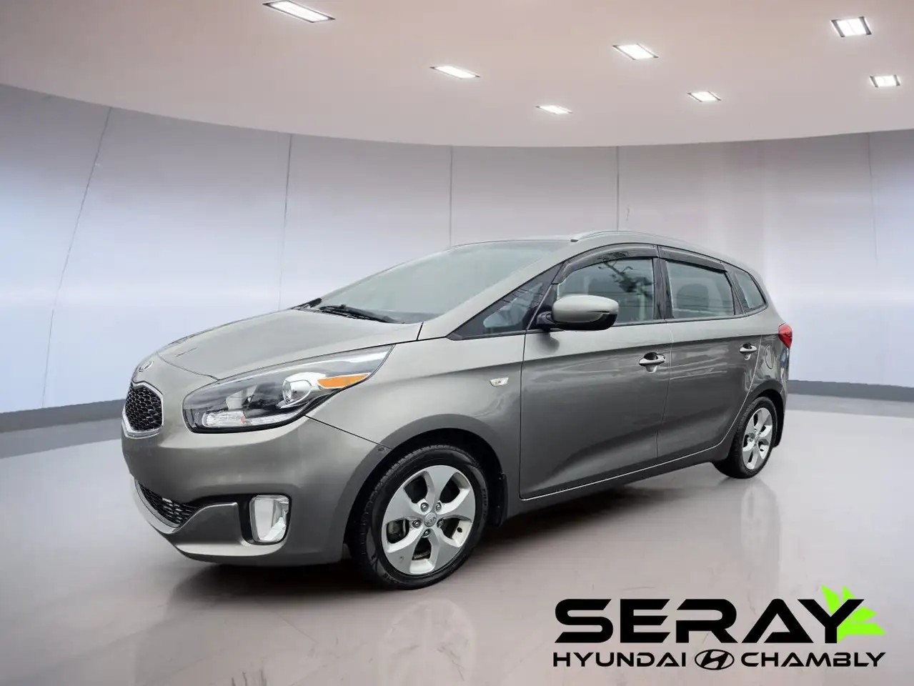 Kia Rondo снимка Kia Rondo