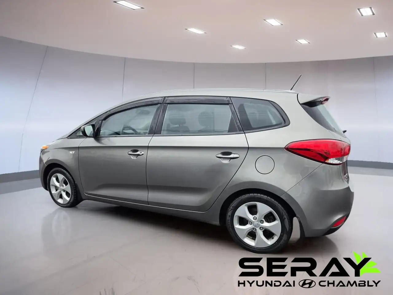 Kia Rondo снимка Kia Rondo
