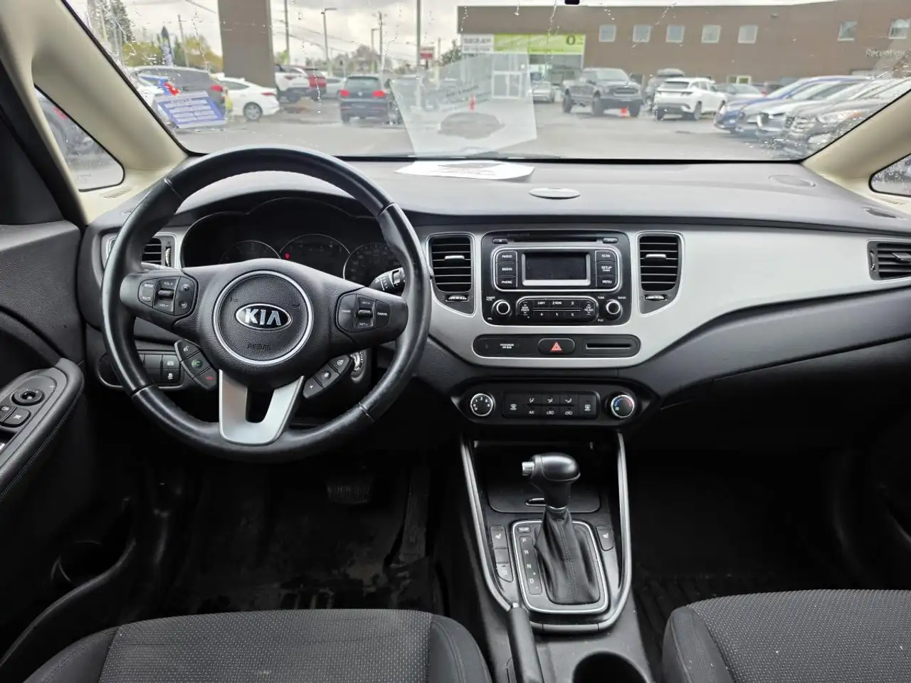 Kia Rondo снимка Kia Rondo