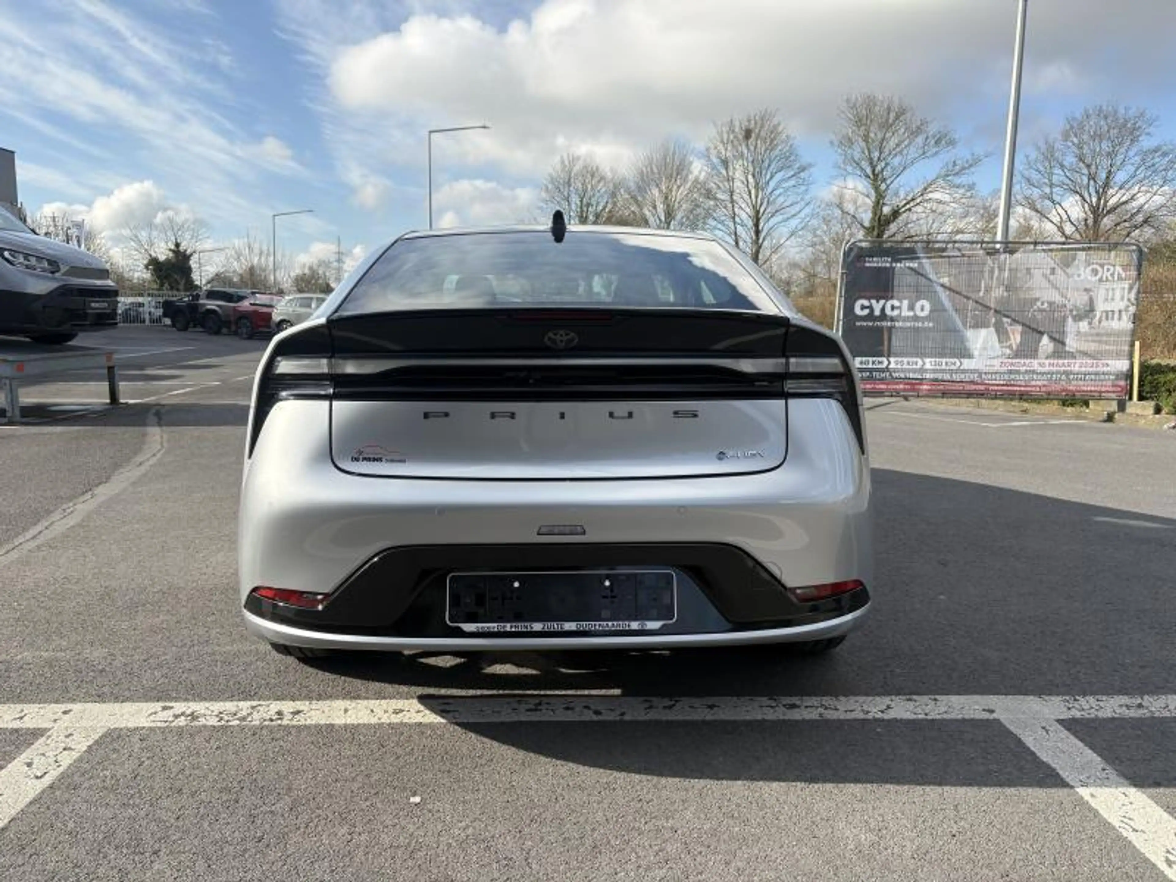 Toyota Prius Premium Plus — photo 4