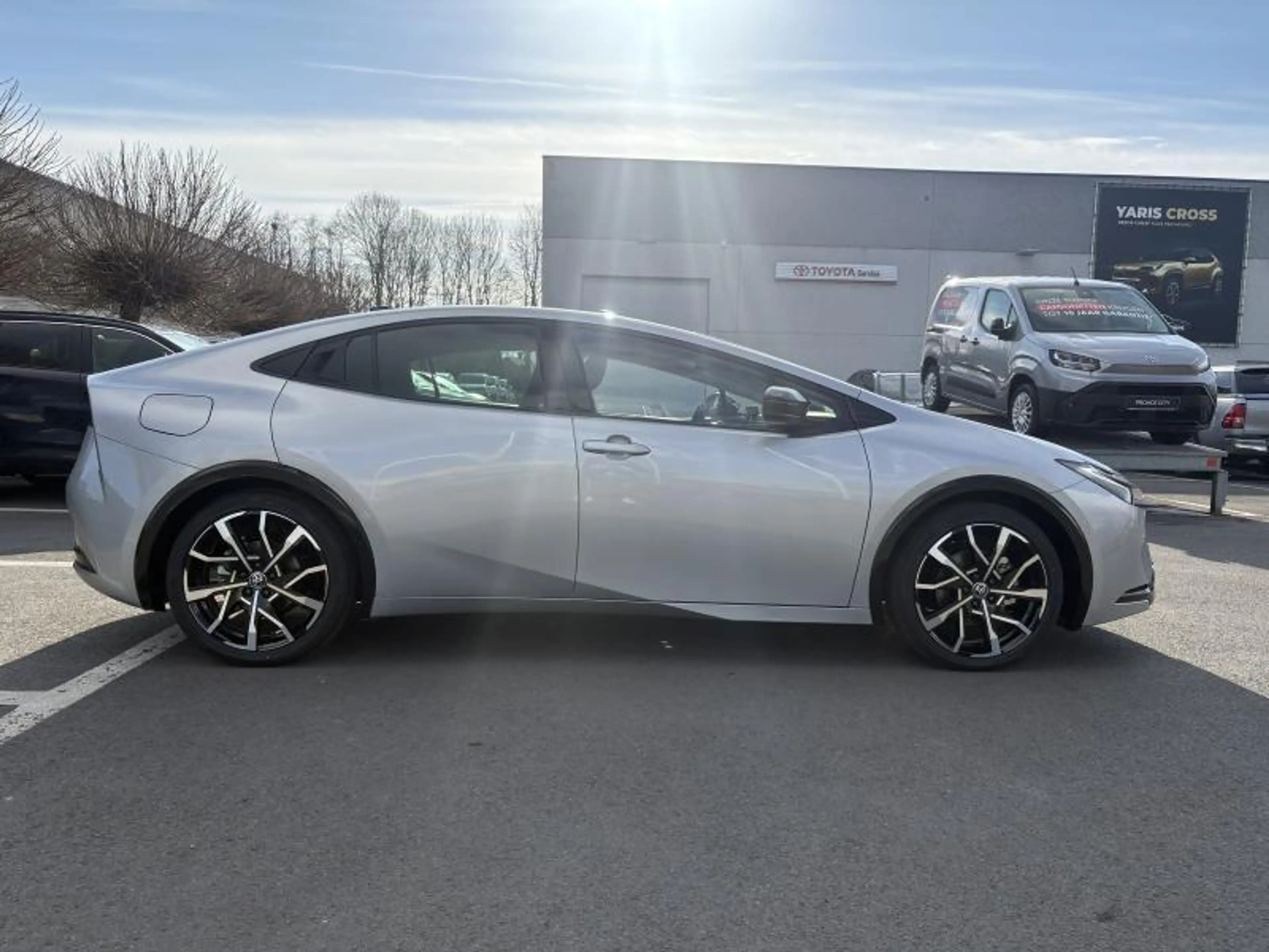 Toyota Prius Premium Plus — photo 3