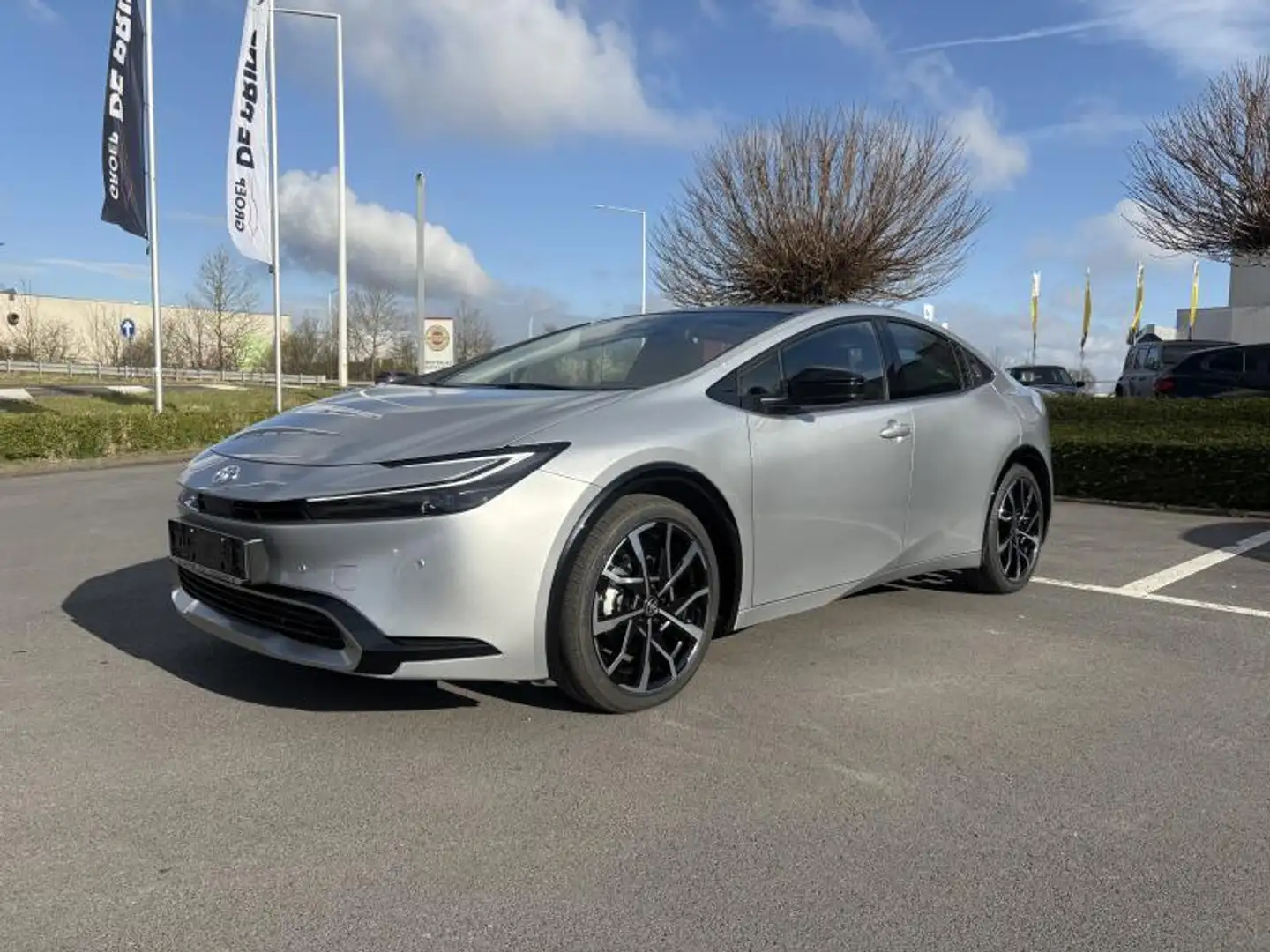 Toyota Prius Premium Plus Серебристый - 1