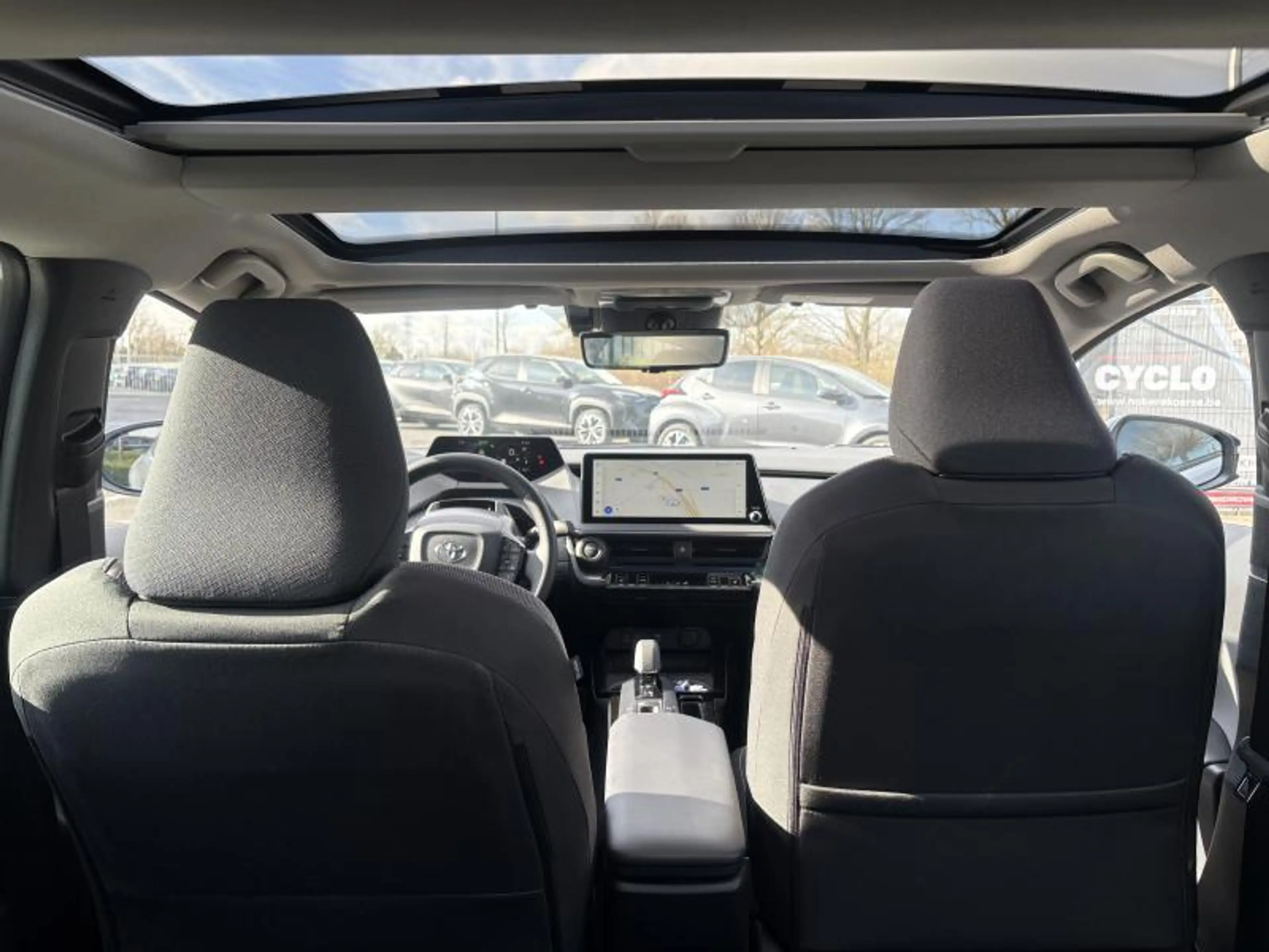 Toyota Prius Premium Plus — photo 8
