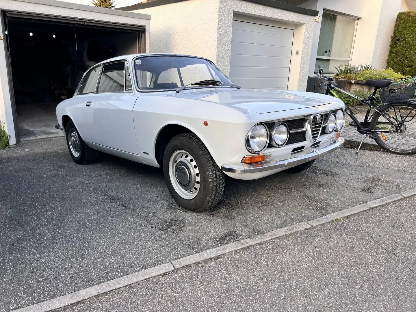 Alfa Romeo GTV 1750 Veloce Weiß - 1