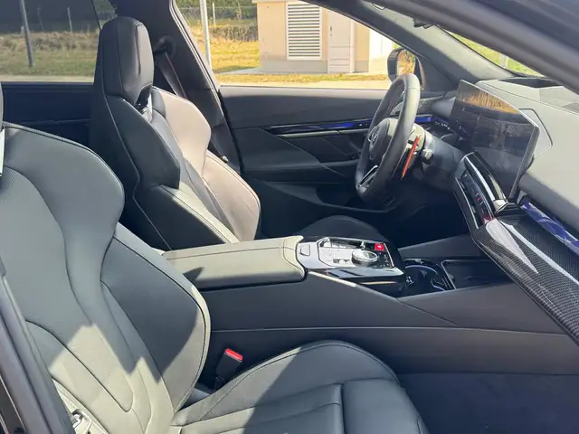 BMW M5 view 6