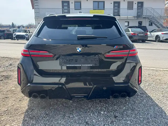 BMW M5 view 4