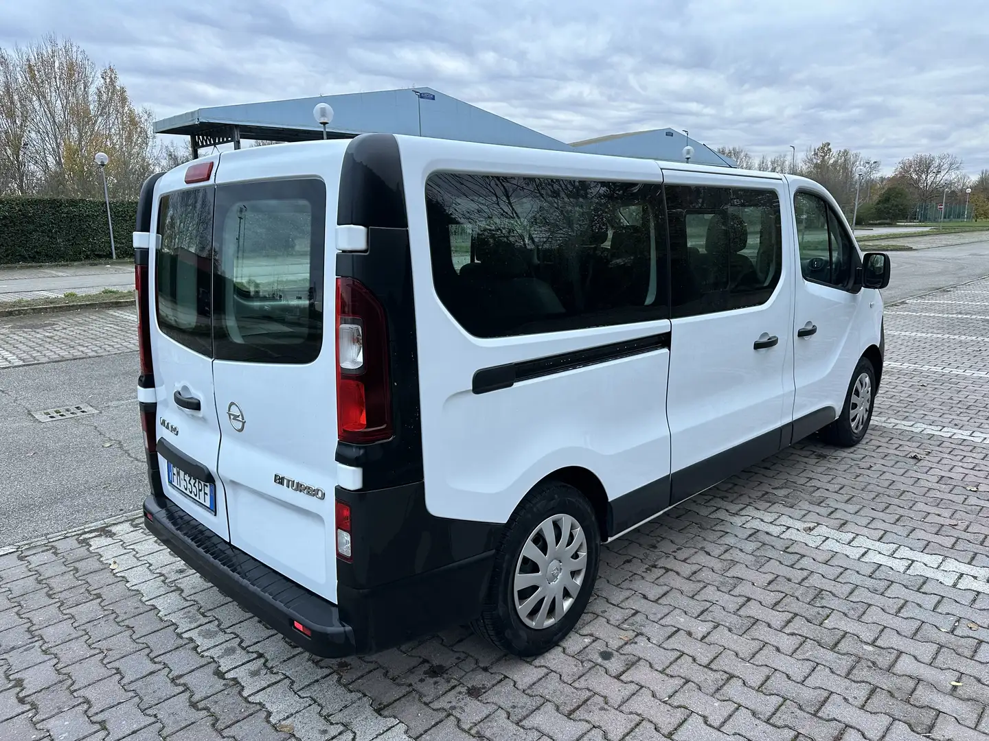 Opel Vivaro 9 posti Passo Lungo Weiß - 2