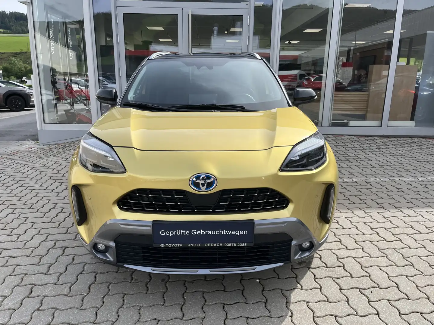 Toyota Yaris Cross Hybrid AWD-i Premiere Edition Gold - 2