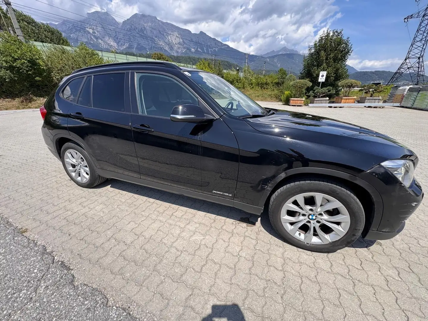 BMW X1 xDrive 18d Schwarz - 2