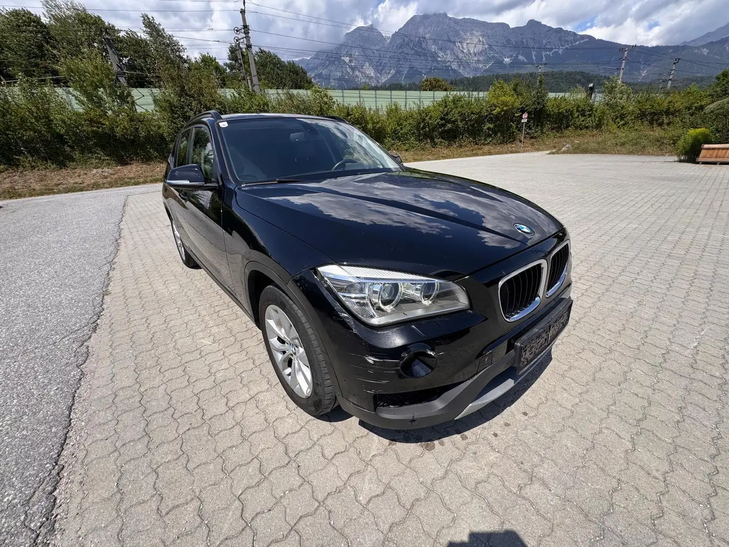 BMW X1 xDrive 18d Schwarz - 1
