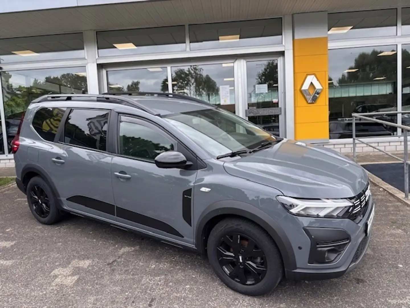 Dacia Jogger Extreme+ TCe 100 ECO-G Grau - 1