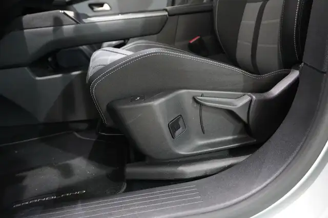 Opel Grandland view 17