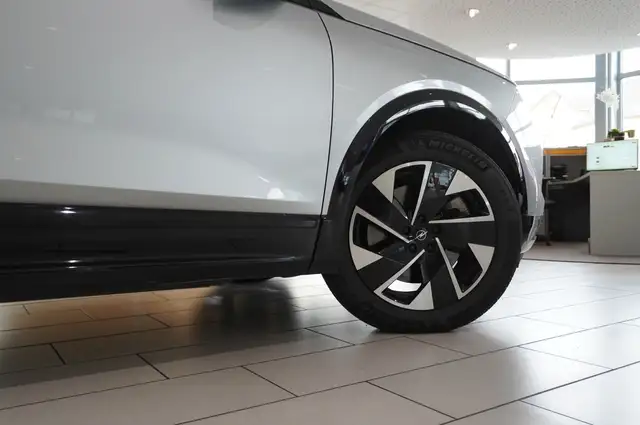 Opel Grandland view 8