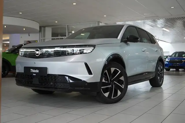 Opel Grandland view 4