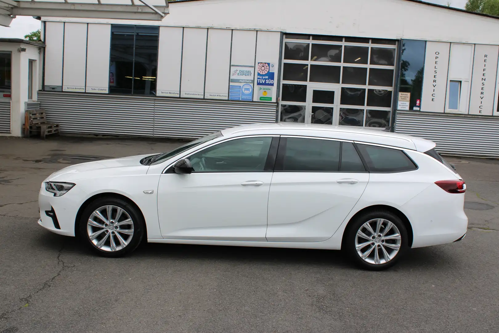 Opel Insignia ST 2.0 Diesel AT8 Busi Elegance+ACC+ Wit - 2