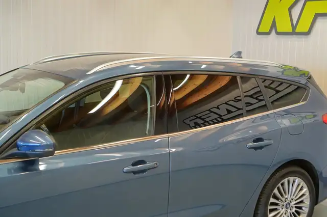 Ford Focus view 12