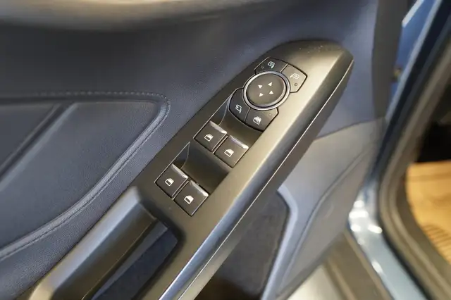 Ford Focus view 14