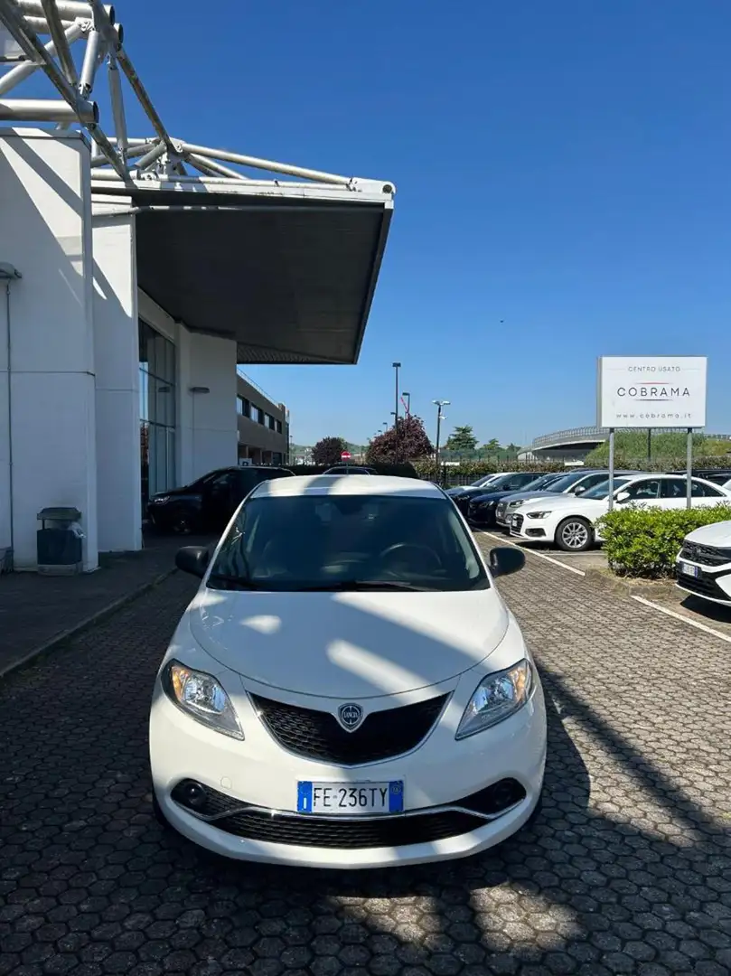 Lancia Ypsilon 1.3 MJT 16V 95 CV NEO PATENTATO Bianco - 1