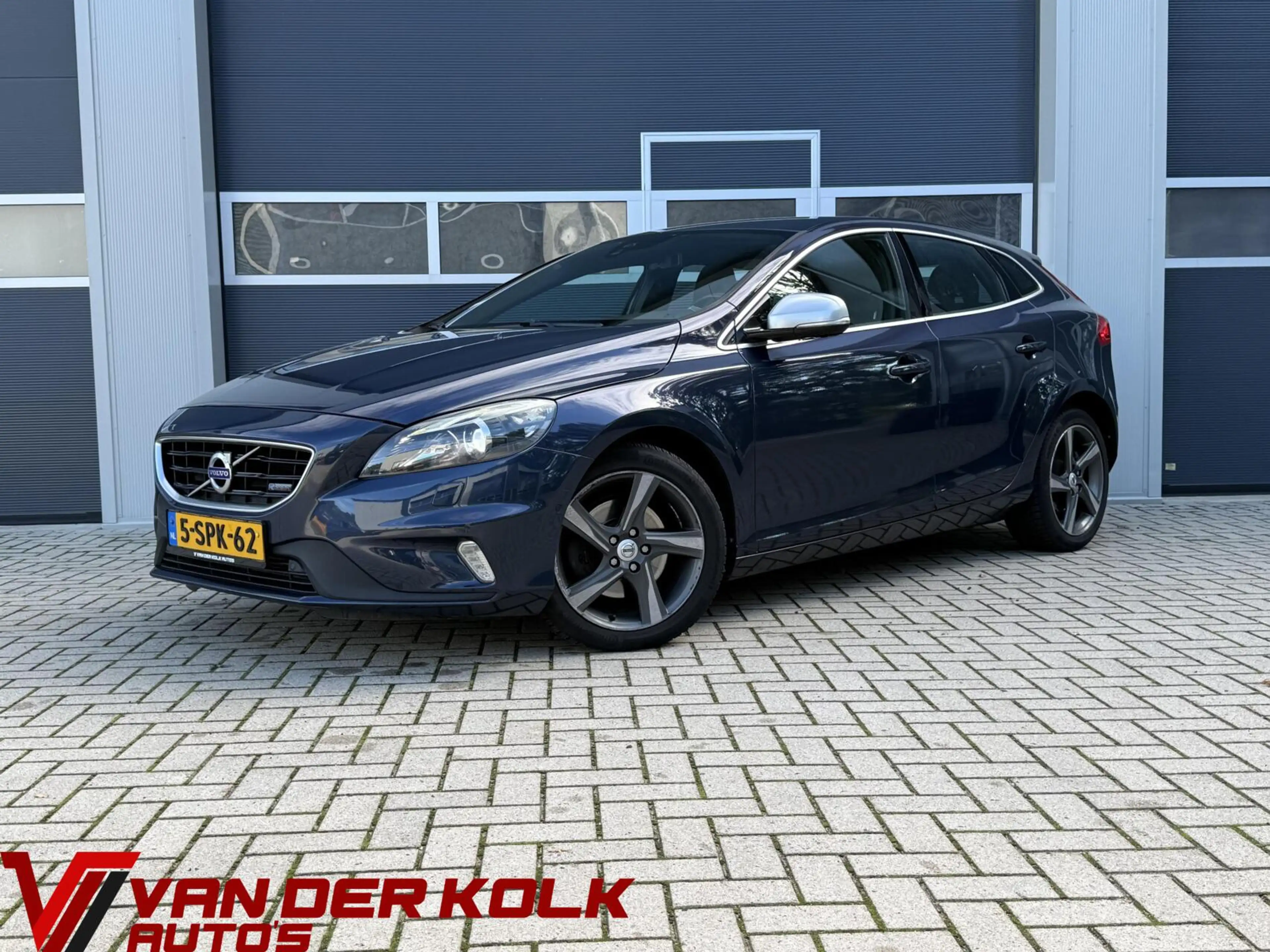 Volvo V40 1.6 T3 R-Design | Xenon | Alcantara/Leder | Camera