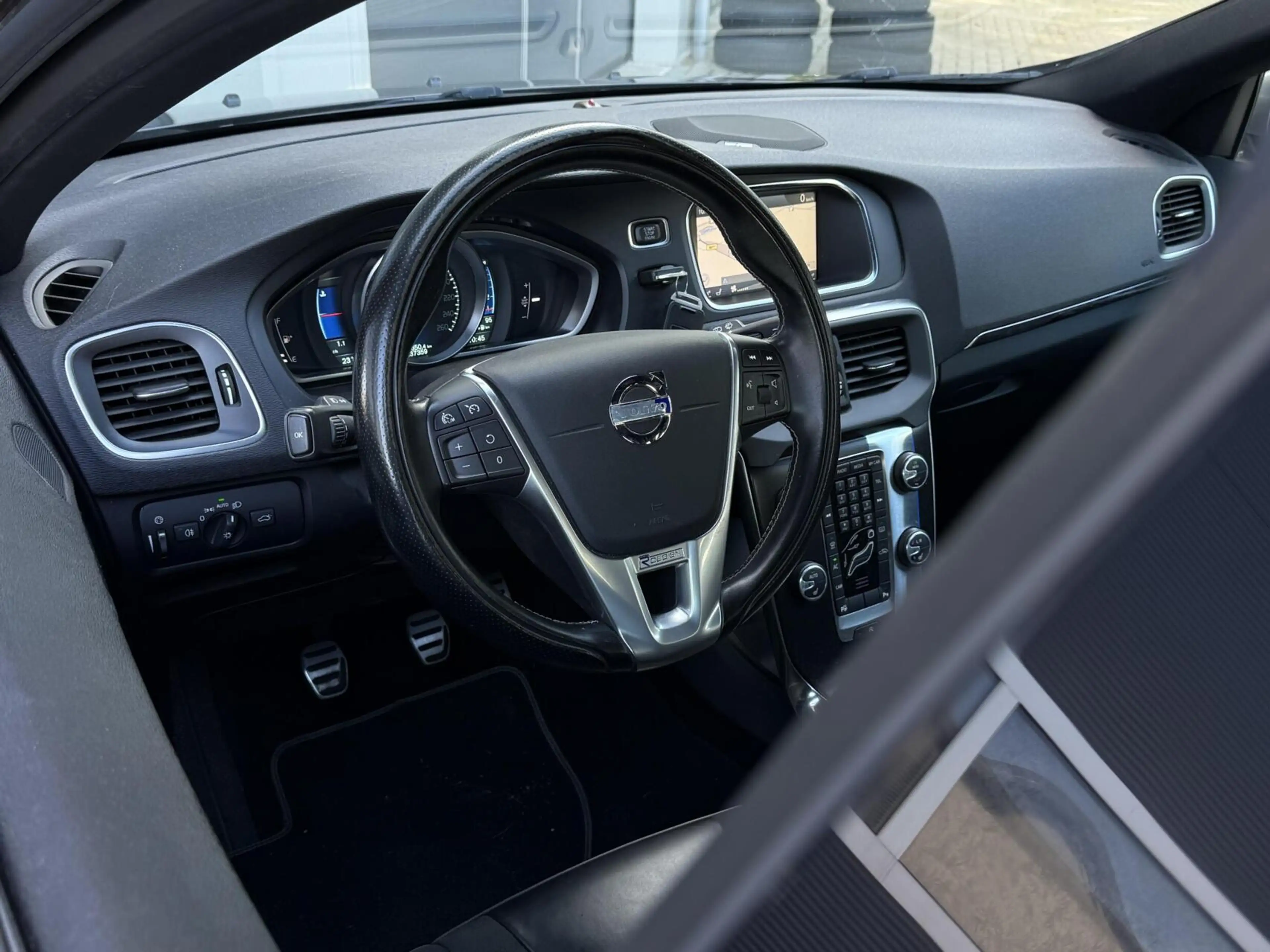 Volvo V40 1.6 T3 R-Design | Xenon | Alcantara/Leder | Camera — photo 9