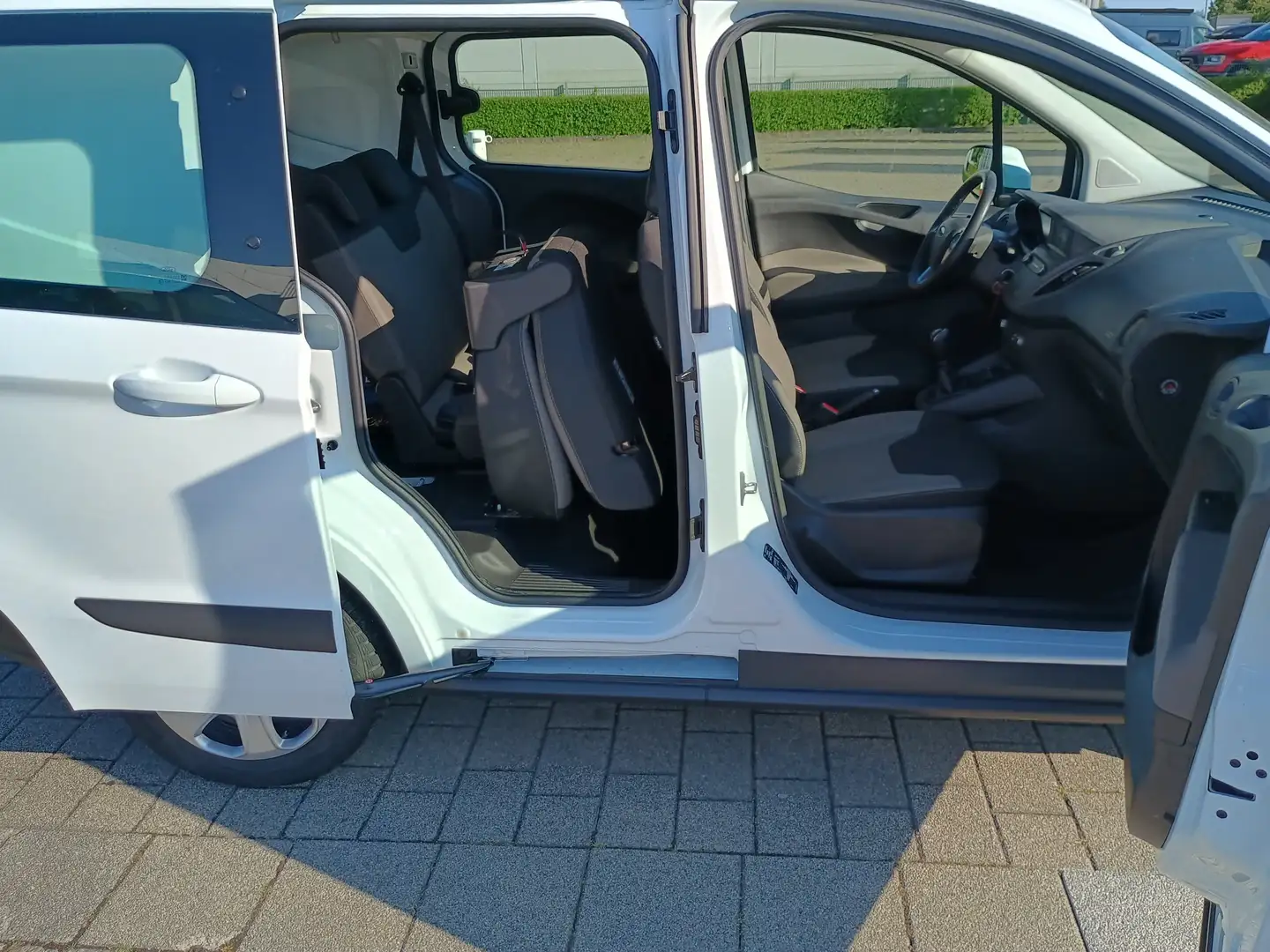 Ford Tourneo Courier 1.0 100 PS 6.Gang EcoBoost/14 Tkm/1.Hd/ Alb - 2