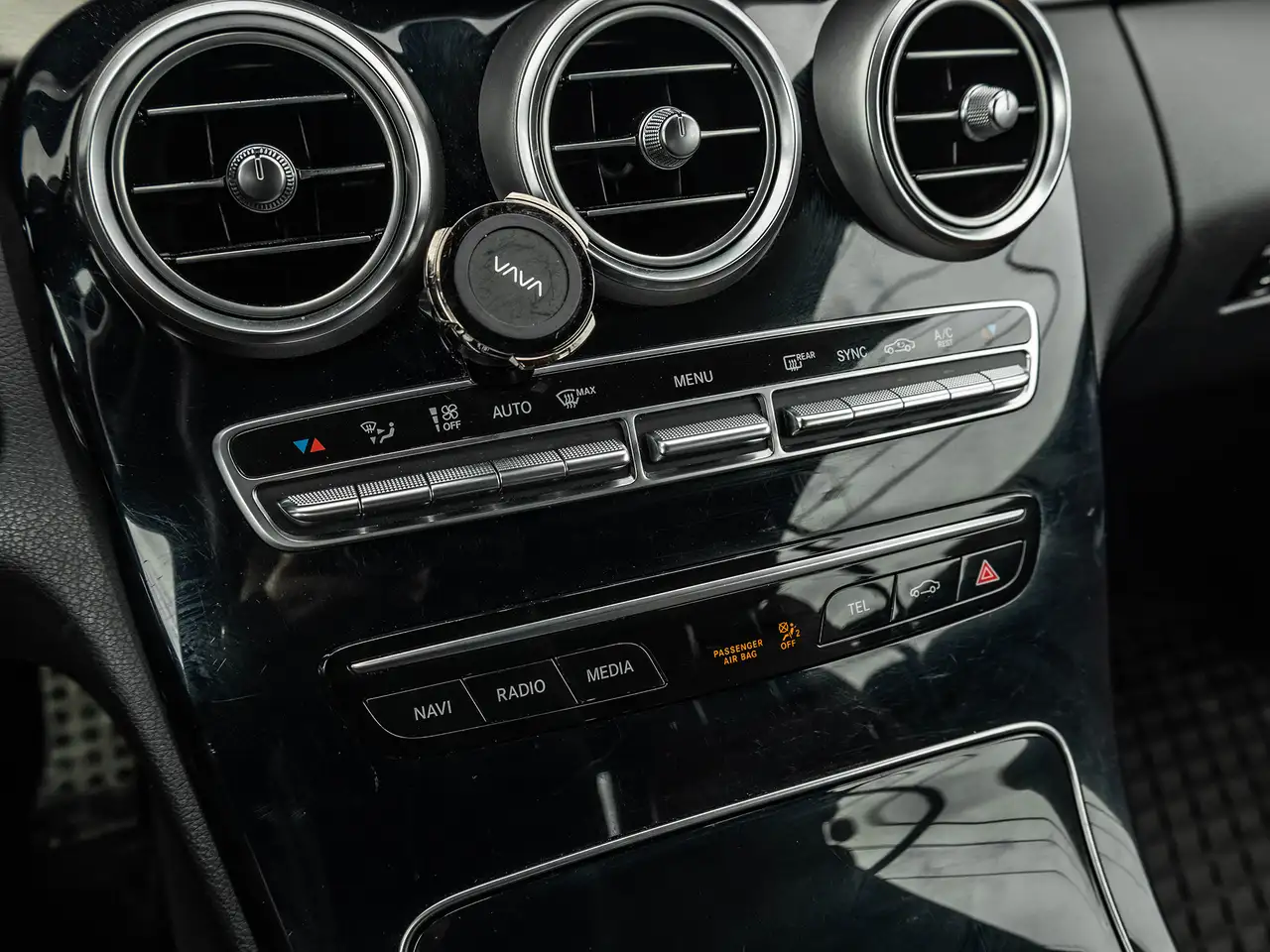 Mercedes-Benz C-Class снимка Mercedes-Benz C-Class