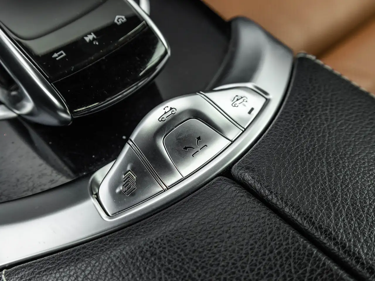 Mercedes-Benz C-Class снимка Mercedes-Benz C-Class