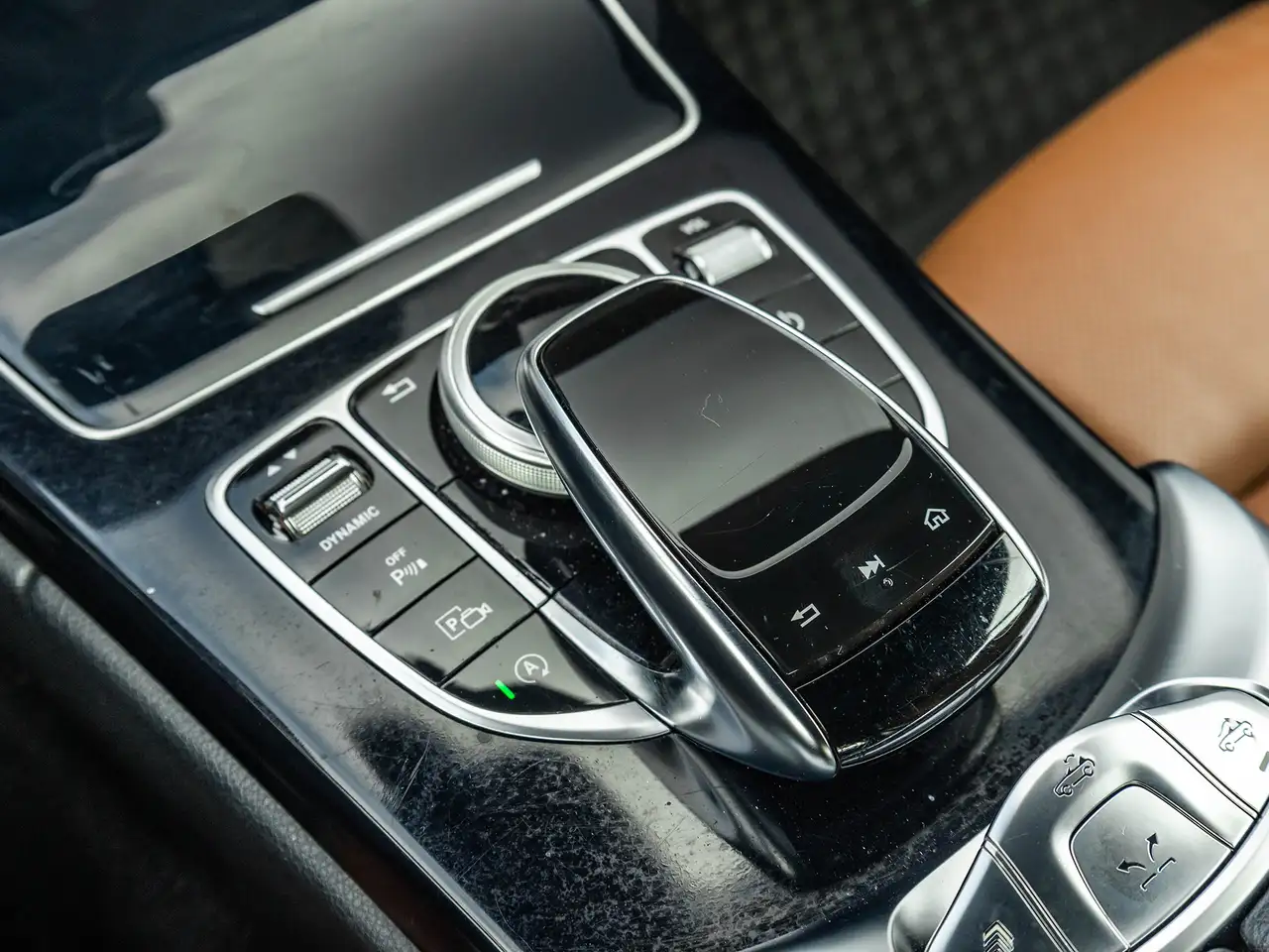 Mercedes-Benz C-Class снимка Mercedes-Benz C-Class