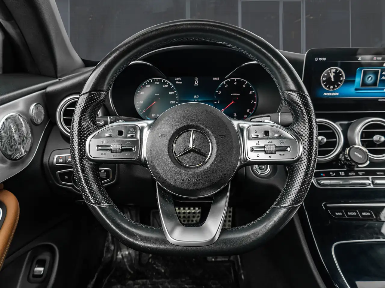 Mercedes-Benz C-Class снимка Mercedes-Benz C-Class