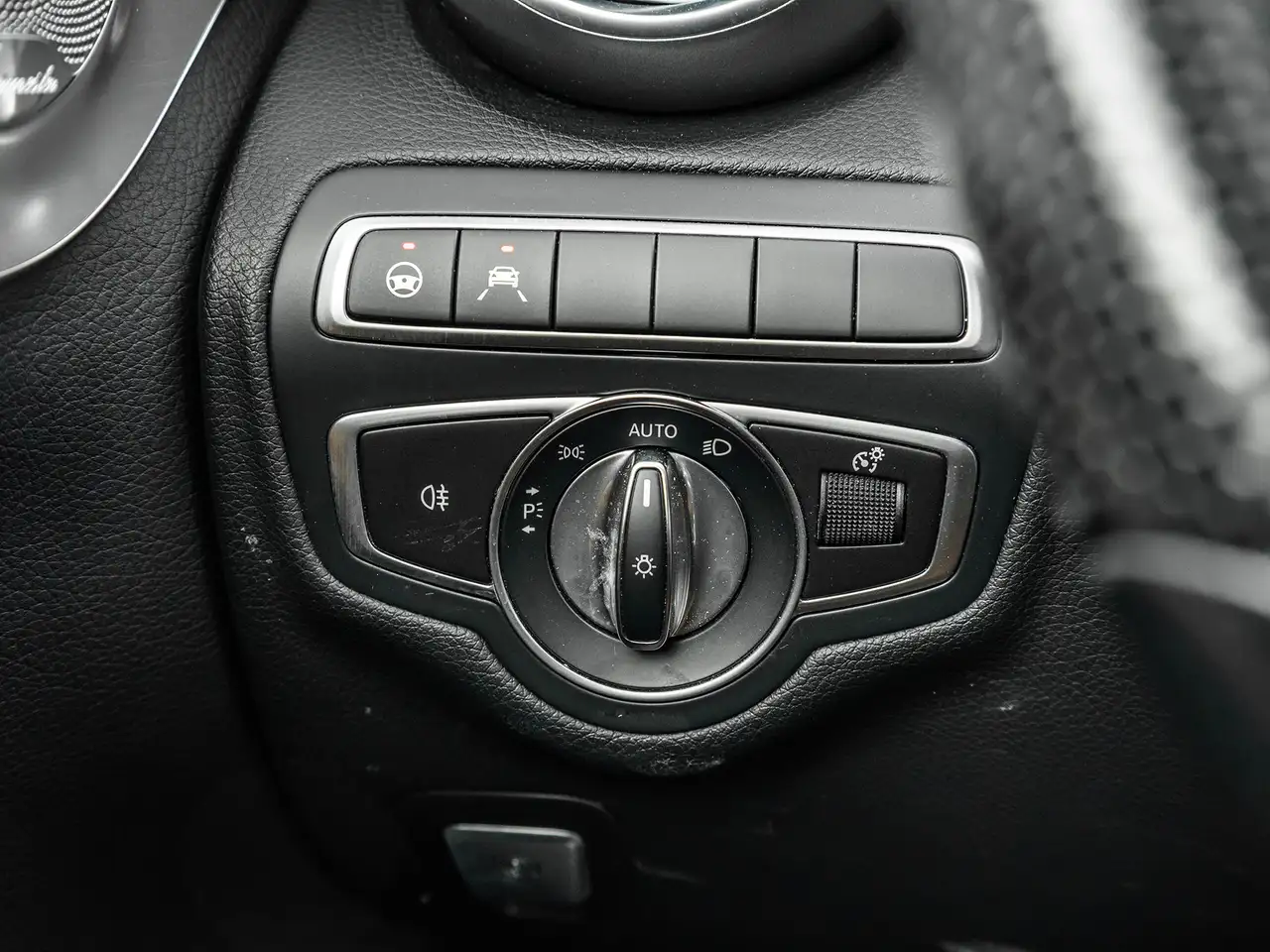 Mercedes-Benz C-Class снимка Mercedes-Benz C-Class