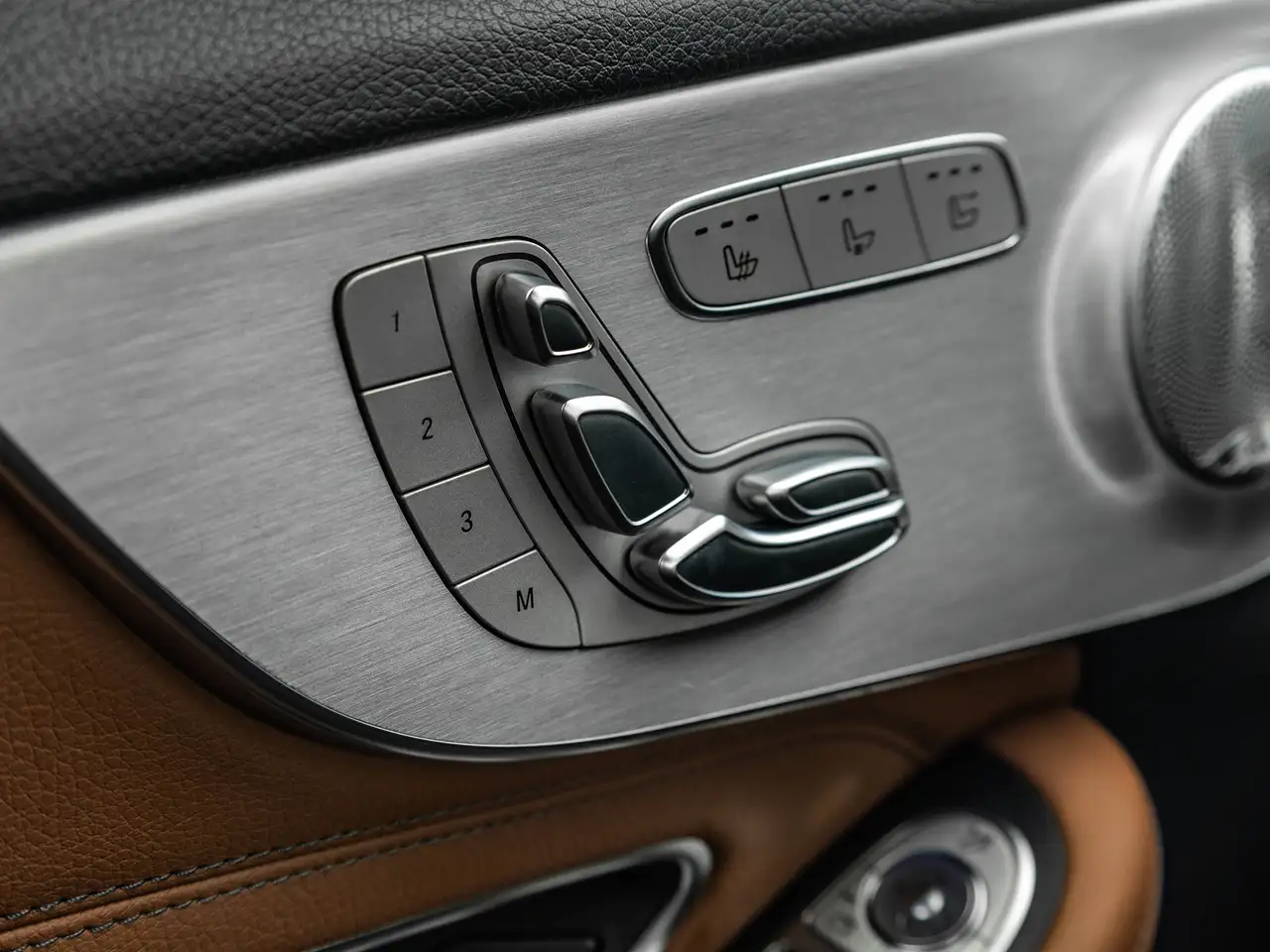 Mercedes-Benz C-Class снимка Mercedes-Benz C-Class