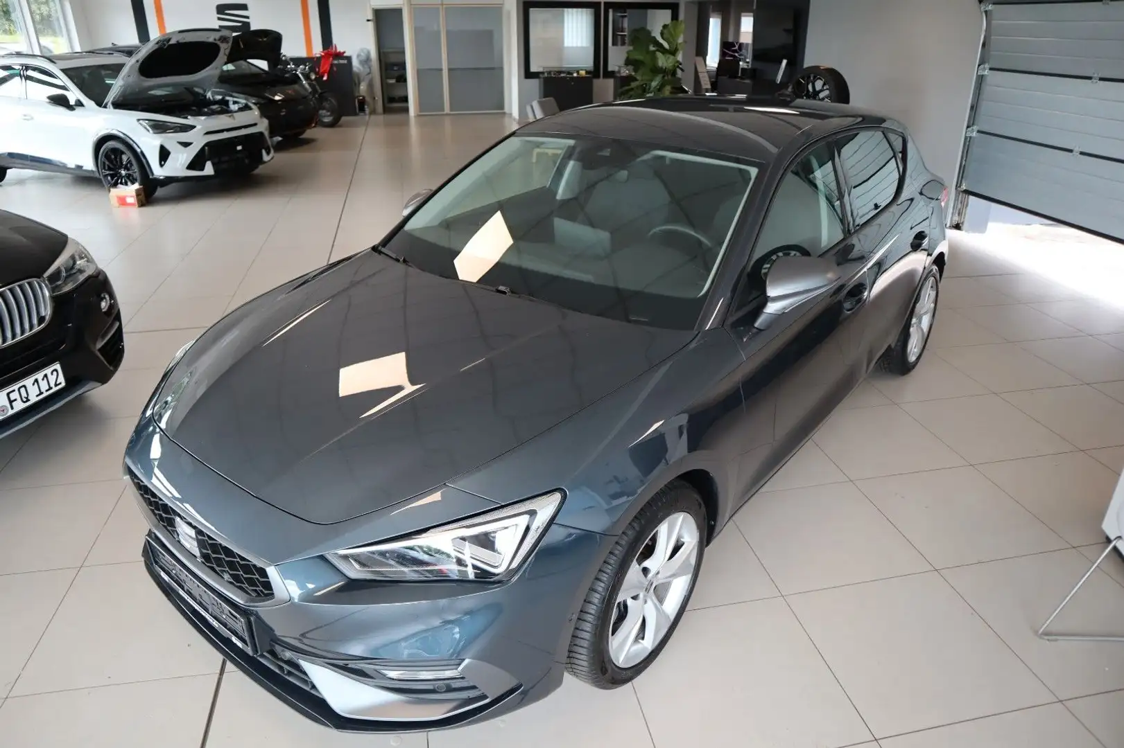 SEAT Leon 1.5 eTSI FR/DAB/MATRIX/KAMERA/NAVI/ALU Grau - 2
