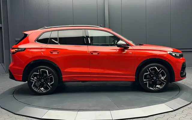 Volkswagen Tiguan view 6