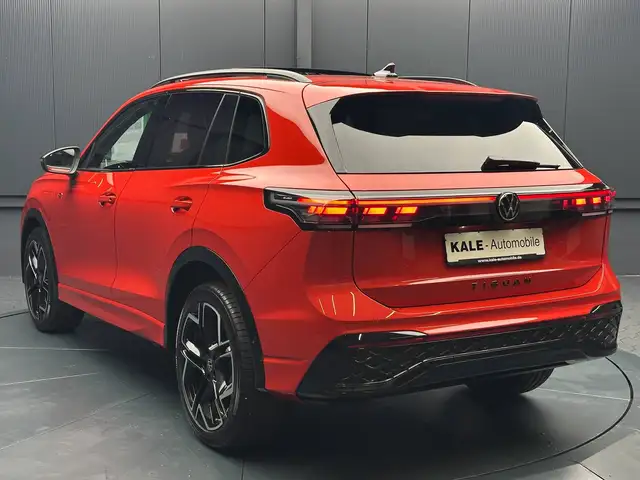 Volkswagen Tiguan view 3
