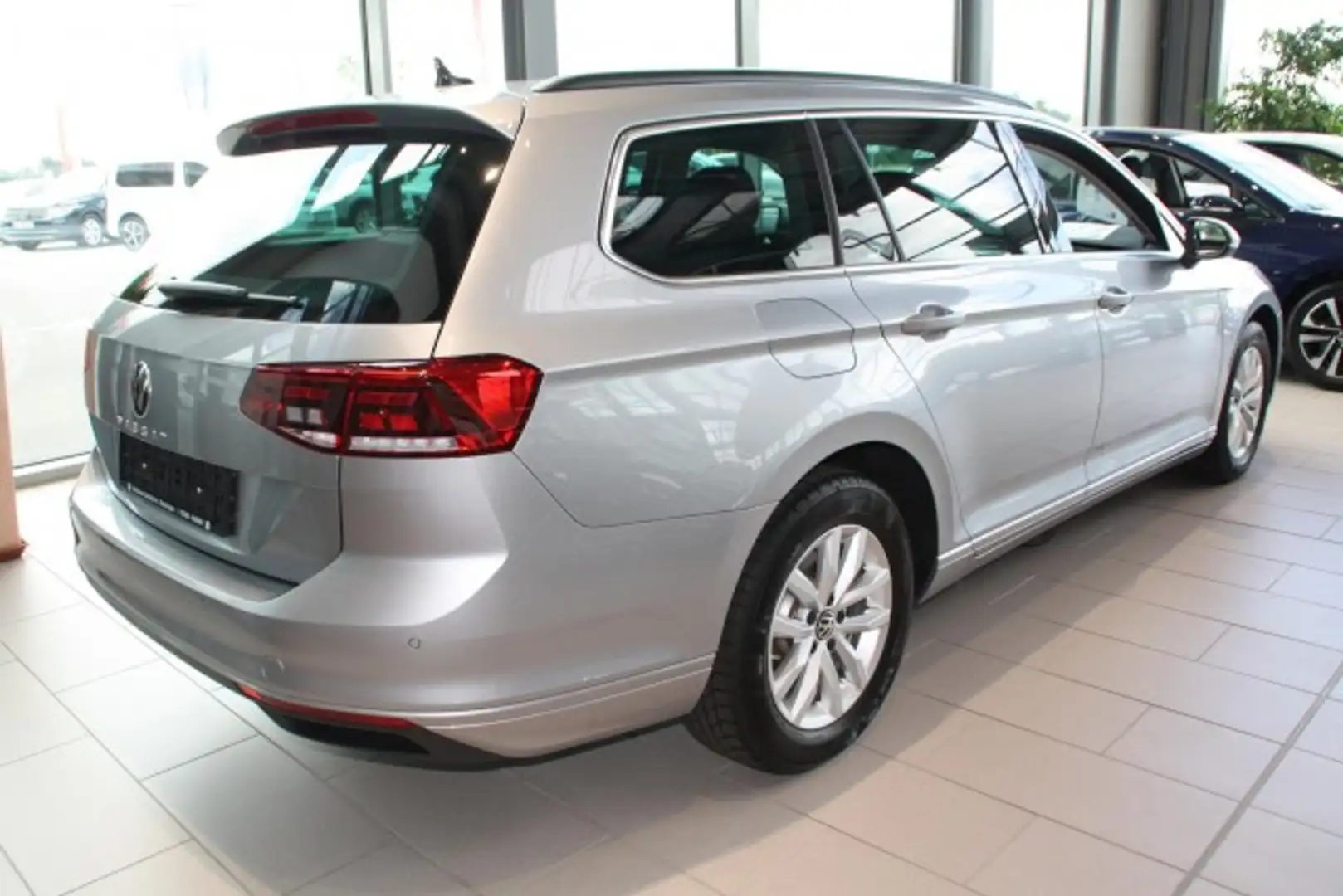 Volkswagen Passat Variant 1.5 TSI DSG Business Klima Navi Einparkhilfe Silber - 2