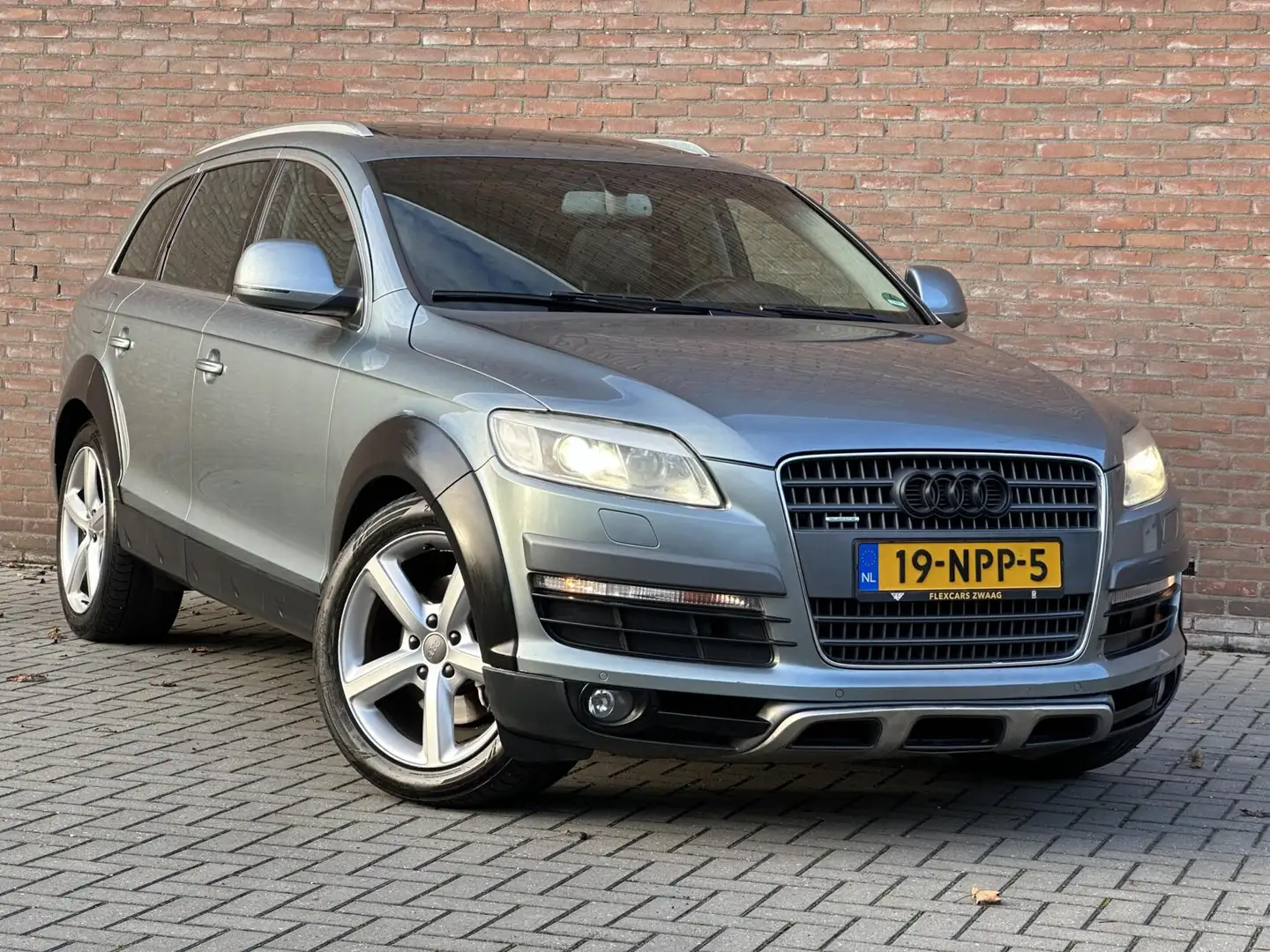 Audi Q7 4.2 FSI Quattro Pro Line+ Offroad Pakket - Pano - Grijs - 2