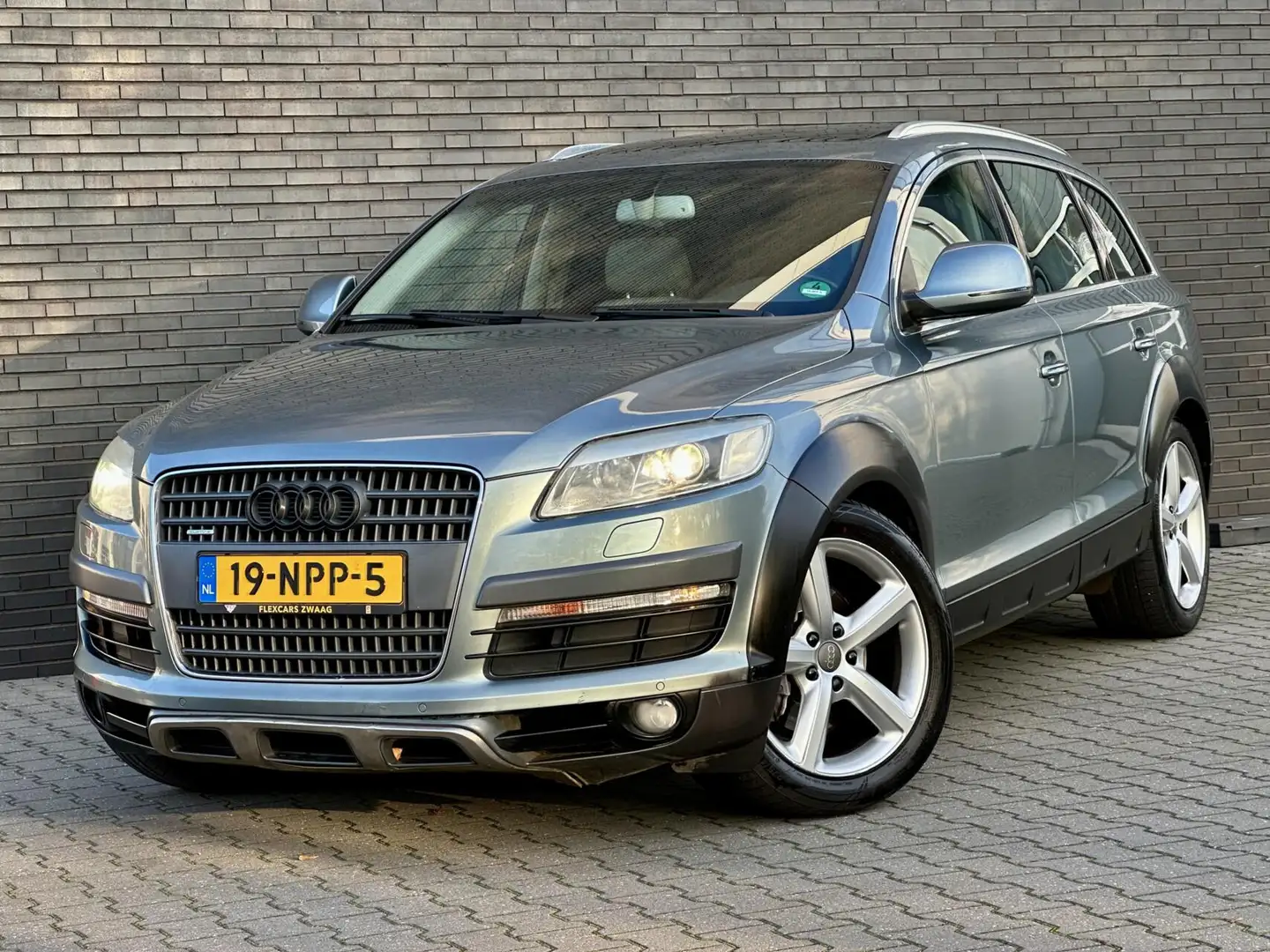 Audi Q7 4.2 FSI Quattro Pro Line+ Offroad Pakket - Pano - Grijs - 1