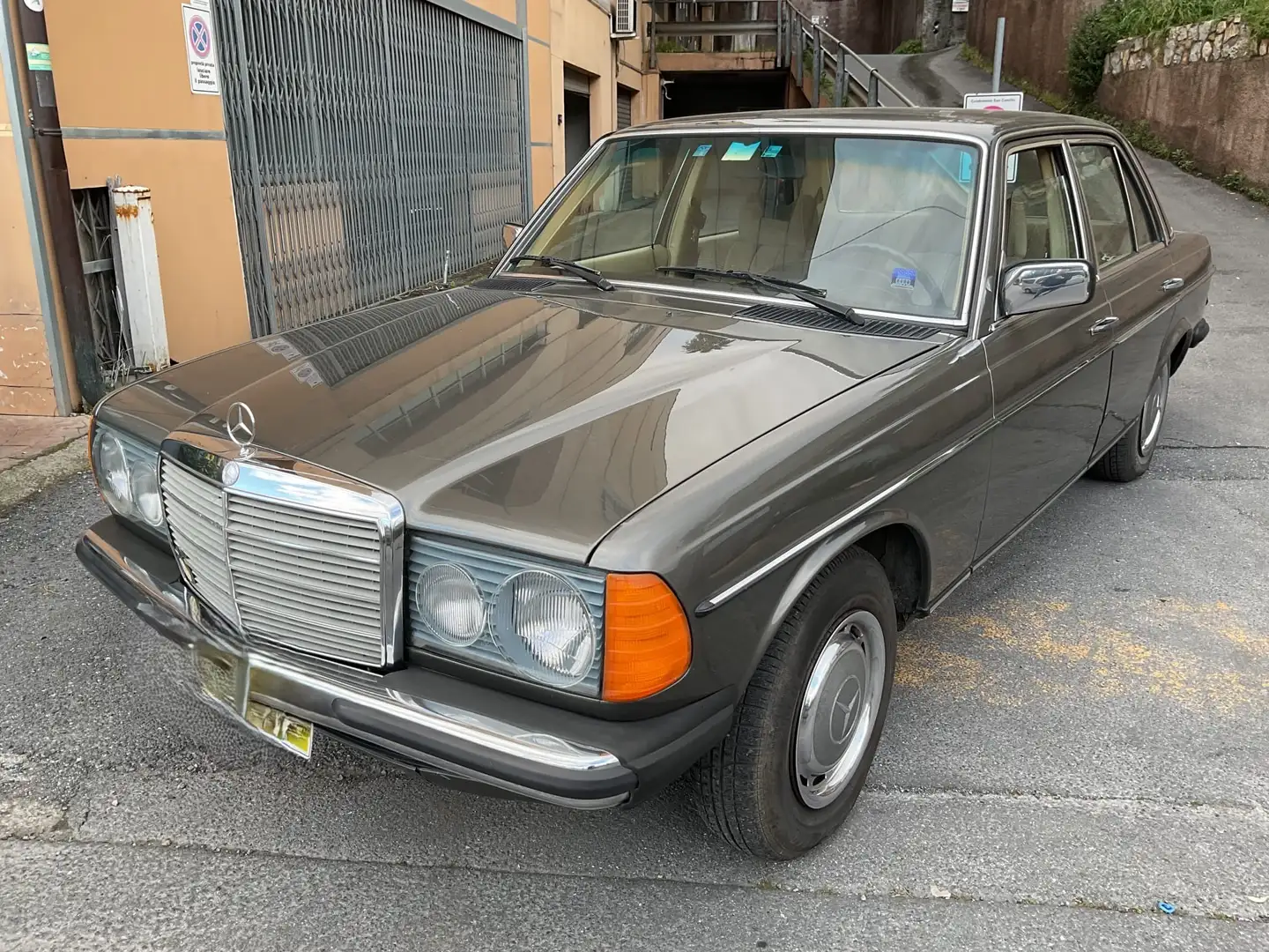 Mercedes-Benz 240 diesel Gris - 2