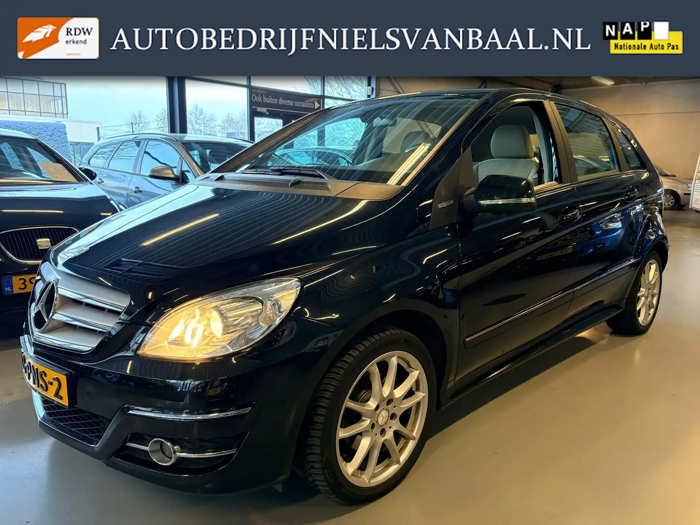 Mercedes-Benz B 180 BlueEFFICIENCY Business CLass Noir - 1