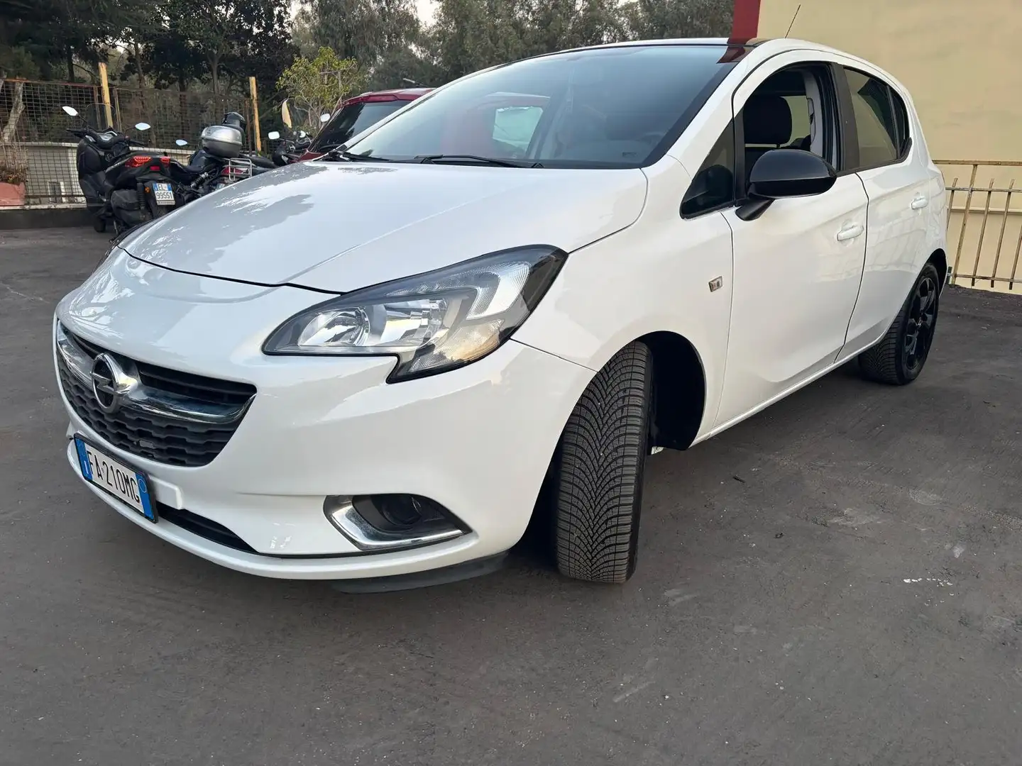 Opel Corsa-e Corsa V 2015 5p 1.2 Cosmo Alb - 1