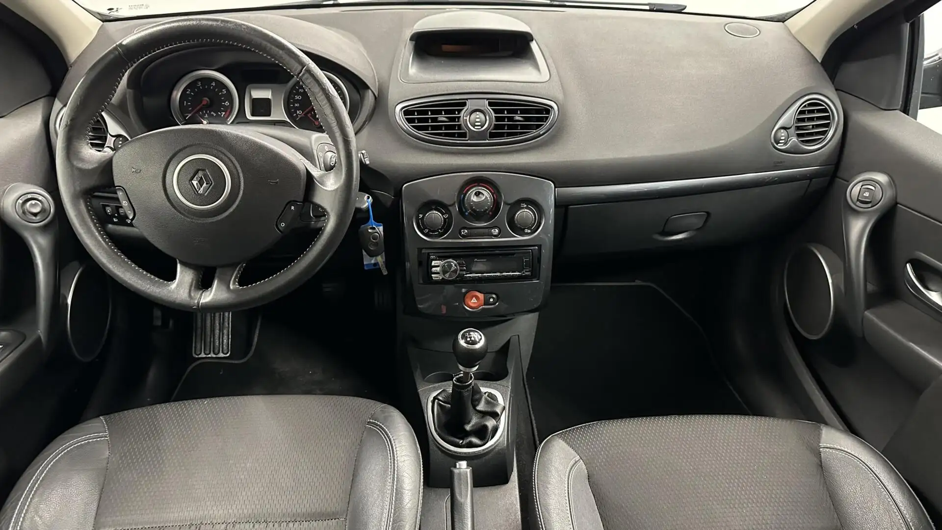 Renault Clio 1.4-16V Dynamique AIRCO CRUISE LM. Zwart - 2