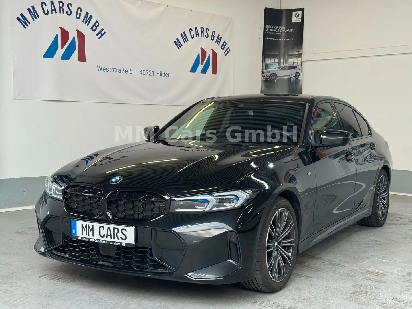 BMW 320 i M Sport ACC|HUD|HiFi|Garantie|DrivingAssist Zwart - 1