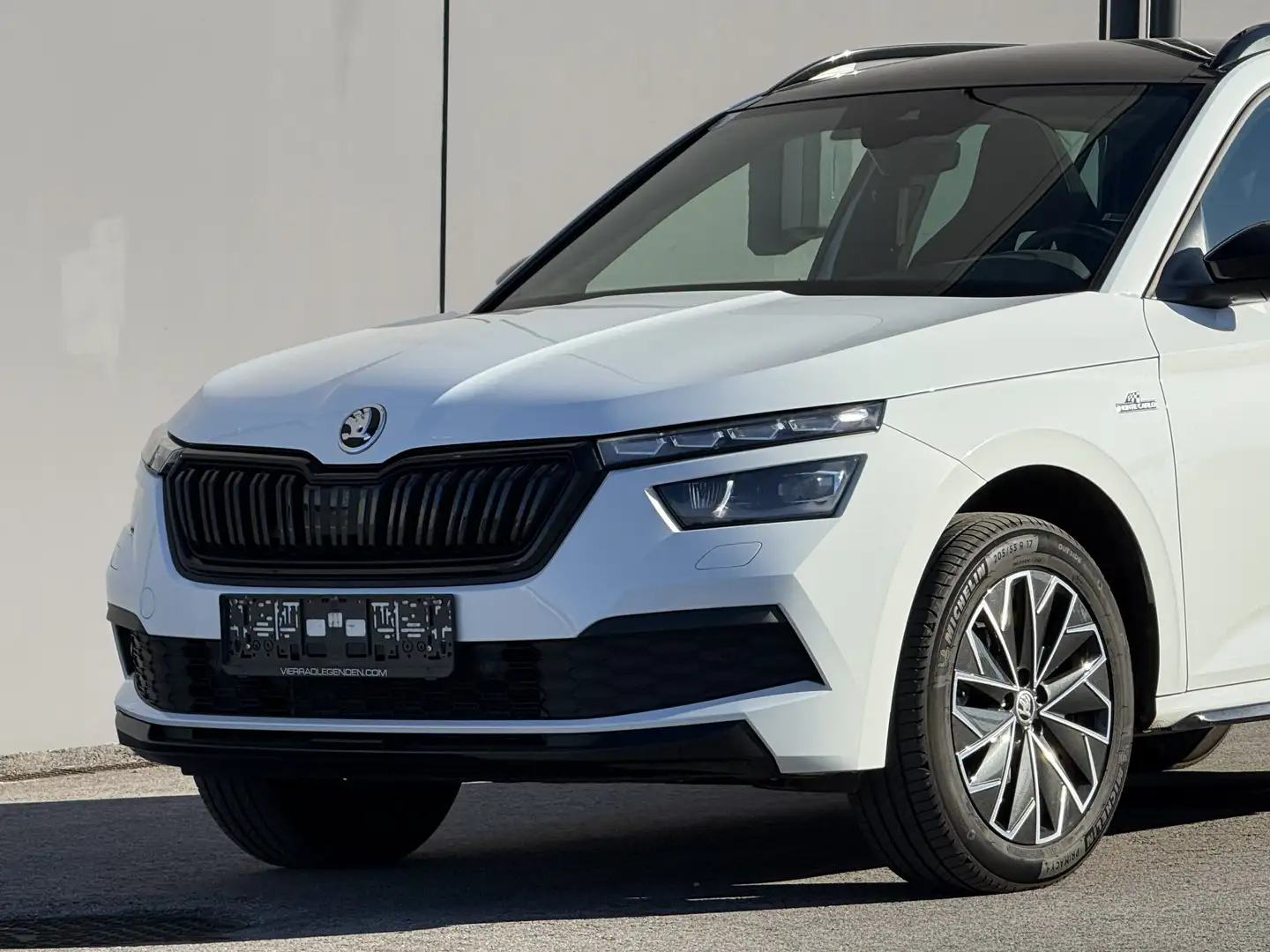 Skoda Kamiq 1,5 TSI ACT Monte Carlo DSG Weiß - 2