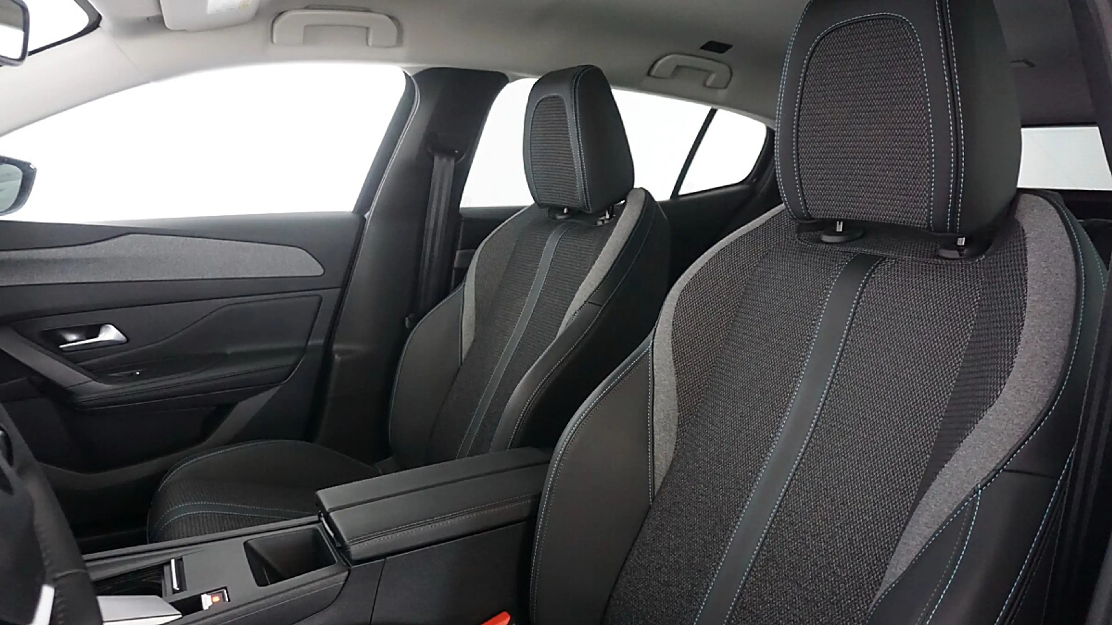 Peugeot 408 Hybrid 145 e-DCS6 Allure Hybrid 145PS e-DCS6 /N... — photo 5