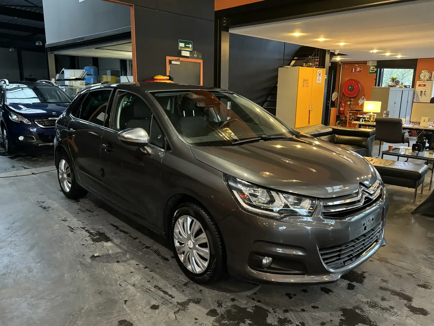 Citroen C4 1.2 - A/C - MEDIA/TEL - NAVI - LIM/REG VITESSE Grijs - 2