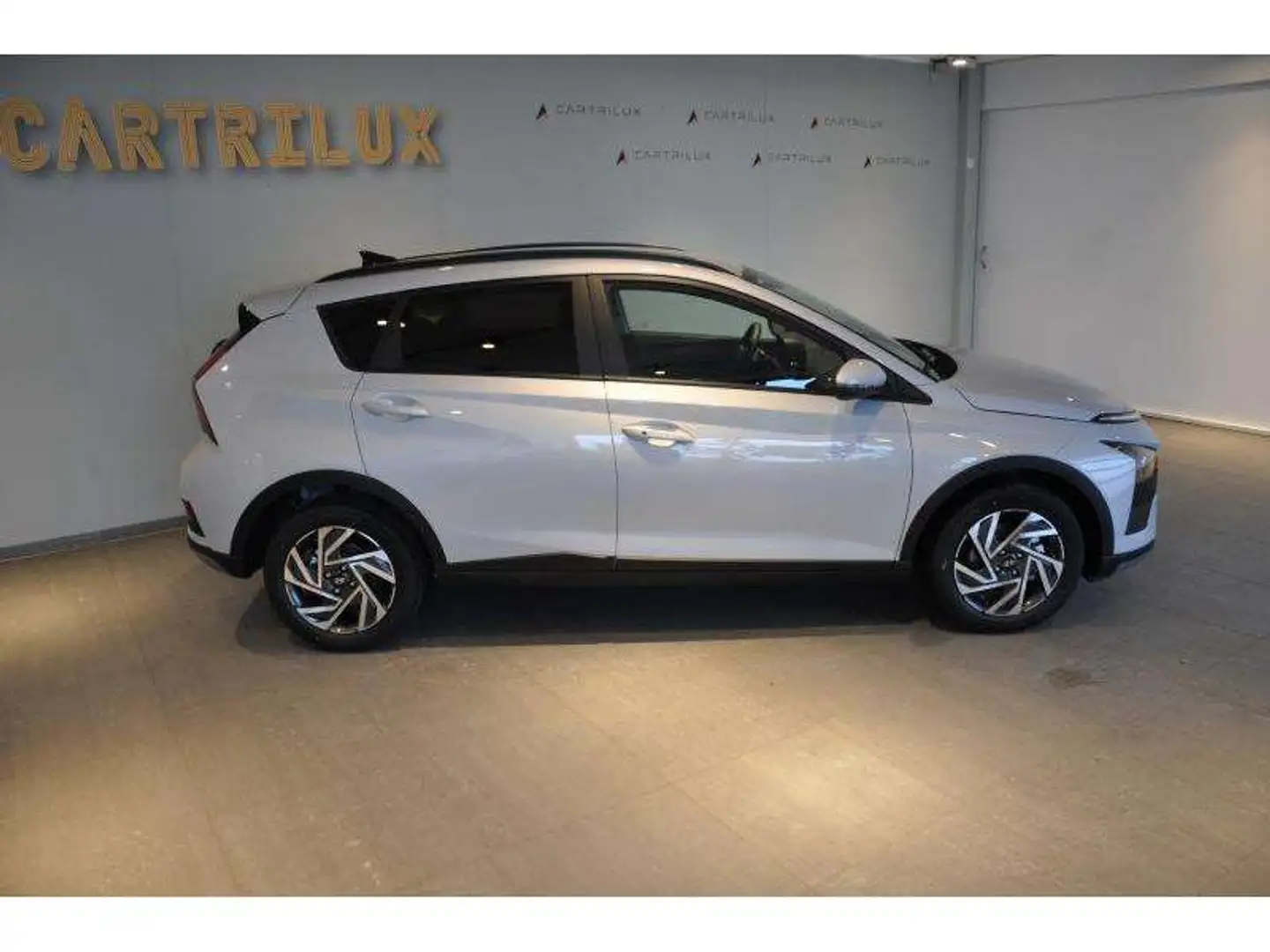 Hyundai BAYON TECHNO 100 AUTO7 Gris - 2