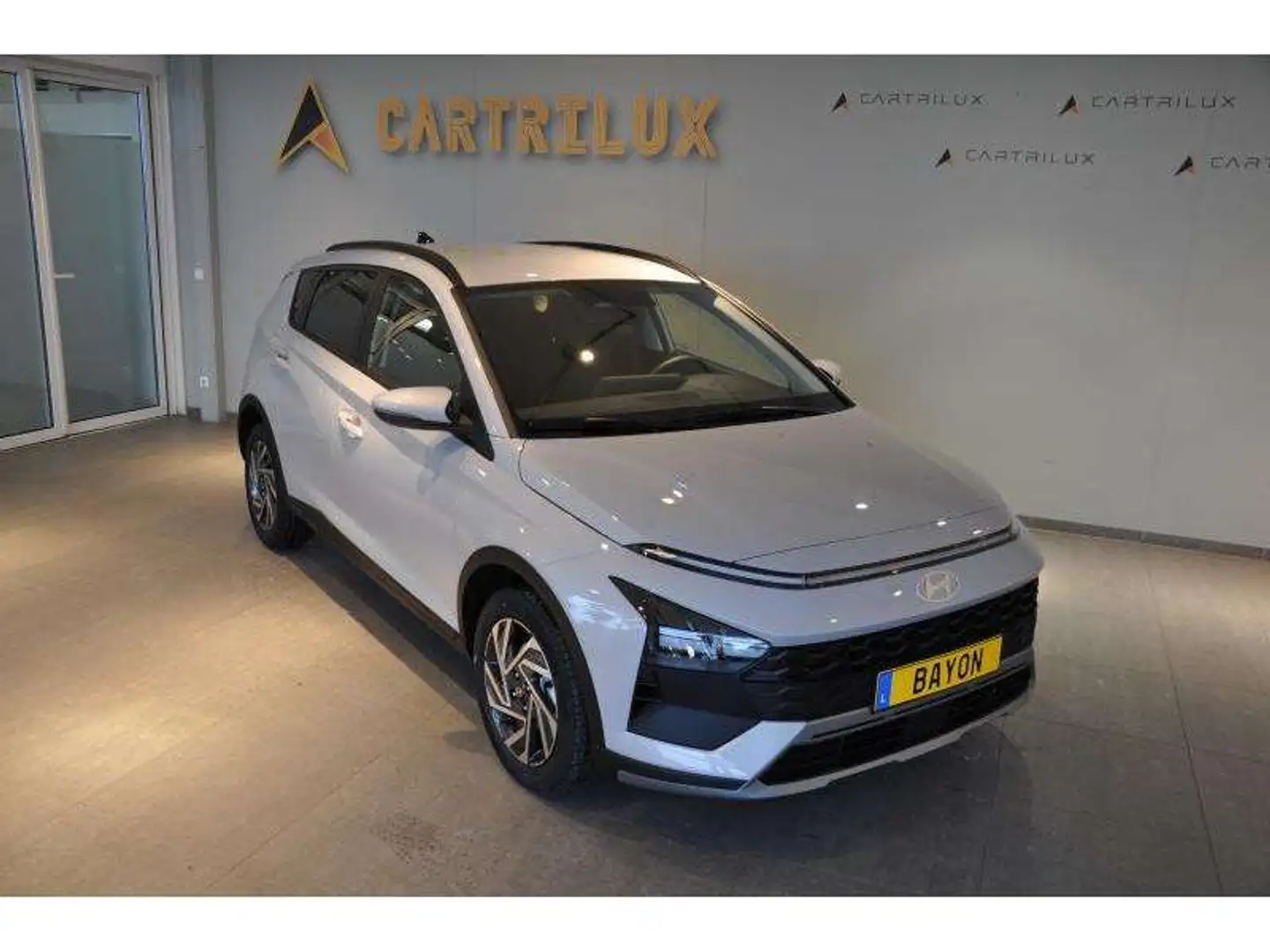 Hyundai BAYON TECHNO 100 AUTO7 Gris - 1