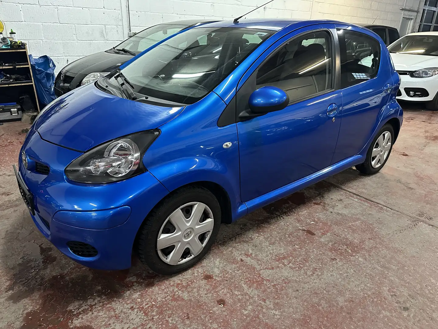 Toyota Aygo 1.0 VVT-i Up MultiMode - 1
