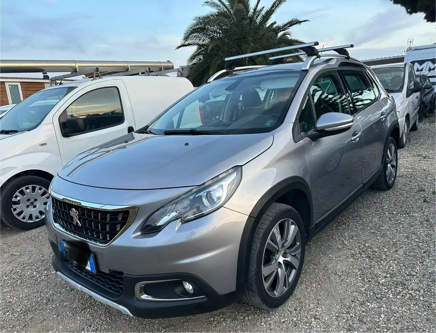 Peugeot 2008 BlueHDi 100 S&S GT Line Gris - 1